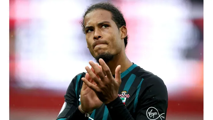 Los gigantes europeos se pelean por Van Dijk.