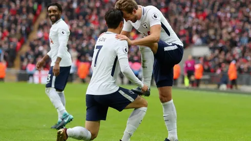 Kane celebrando con sus jugadores.