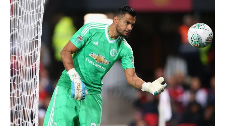 Sergio Romero, con poco lugar en Inglaterra.