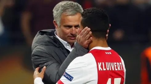 José Mourinho y Justin Kluivert se cruzaron en la final de la Europa League.