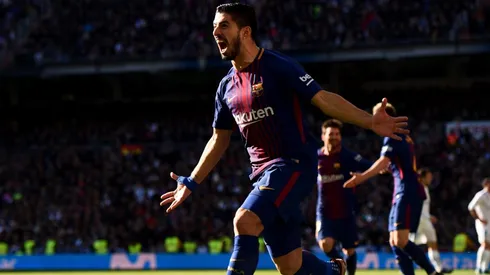Luis Suárez celebra la apertura del mercador.