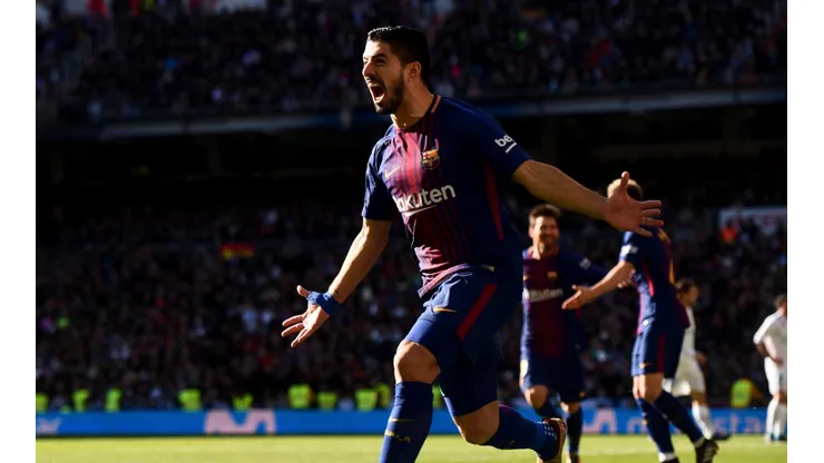 Luis Suárez celebra la apertura del mercador.