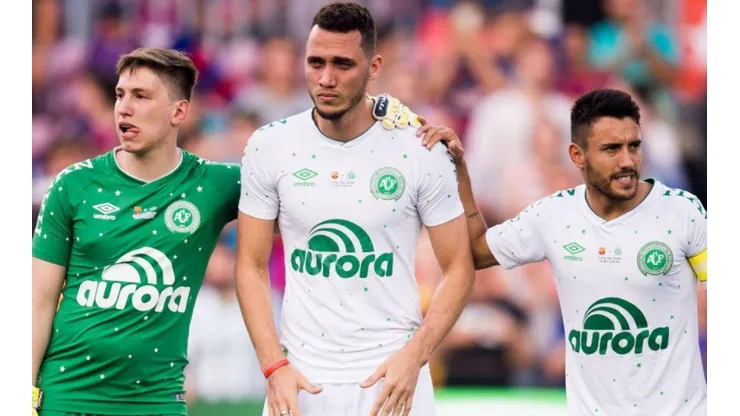 GUERREROS. Follmann, Neto y Ruschel en la ceremonia previa al Trofeo Joan Gamper.