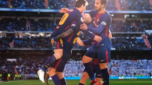 Messi festeja descalzo tras el tercero del Barcelona en Madrid.