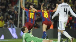 EL QUINTO. Jeffren Suárez corre junto a Iniesta para celebrar el 5-0 en el Camp Nou.