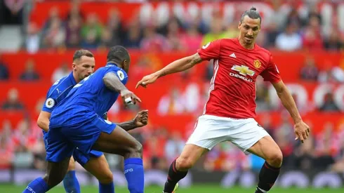 Ibrahimovic se perfila para rematar ante Leicester City.