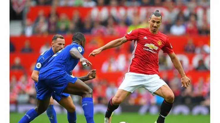 Ibrahimovic se perfila para rematar ante Leicester City.