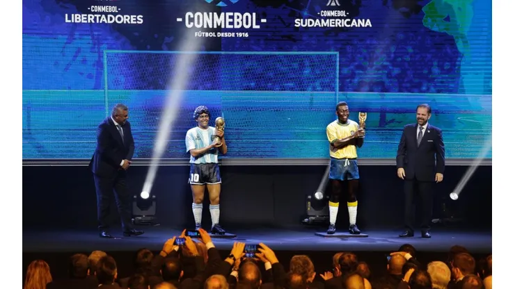 En Twitter dicen que el Chiqui Tapia se durmió en la ceremonia