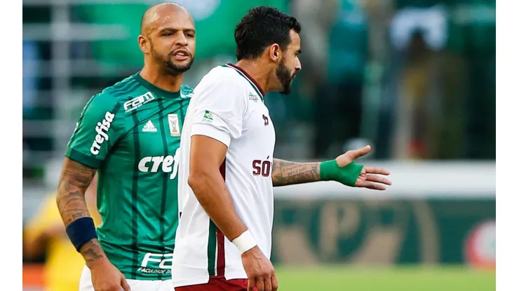 Felipe Melo intimidando a un rival. Todo muy él.
