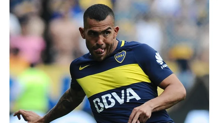 Carlos Tevez defendiendo la camiseta de Boca.