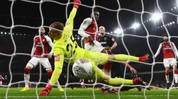 MOMENTO EXACTO. Joe Hart no puede evitar el remate de Danny Welbeck para el 1-0 del Arsenal sobre West Ham (Foto: Getty).