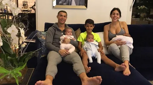 Hermosa postal familiar de Cristiano Ronaldo.