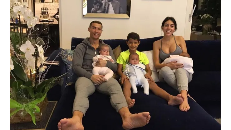 Hermosa postal familiar de Cristiano Ronaldo.