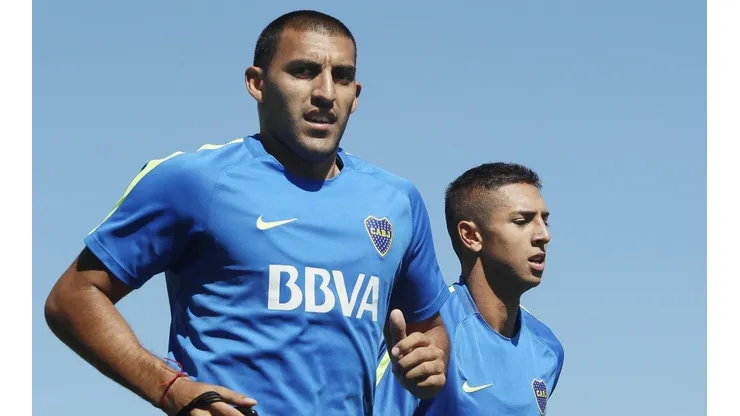 NUEVA ETAPA. Wanchope Ábila ya se entrenó en Casa Amarilla con los colores azul y oro.