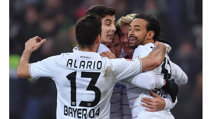 Bayer Leverkusen celebra uno de los tantos ante Hannover