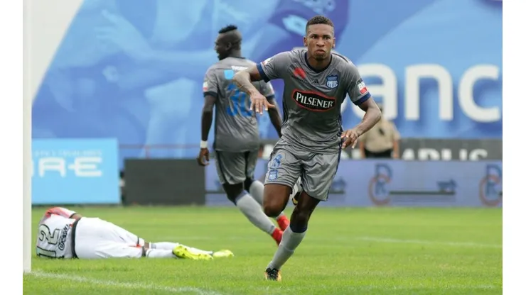 Preciado celebra uno de los goles del triunfo de Emelec