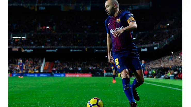 El capitán sigue: Iniesta no se baja del barco y seguirá en el equipo culé.