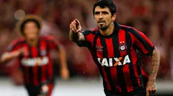 Luis González con la última camiseta que defendió.