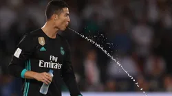Cristiano se hidrata en Abu Dabi