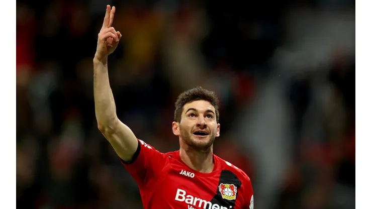 Alario celebra su conquista ante Werder Bremen.