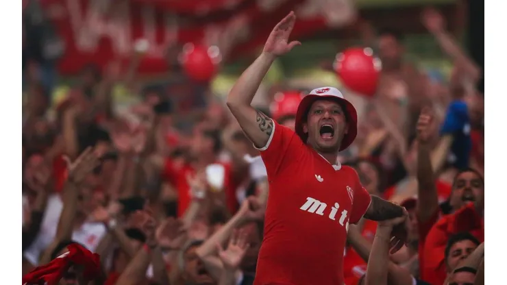 EL SÍMBOLO. Descripción gráfica de cómo están los hinchas de Independiente (Foto: Getty).