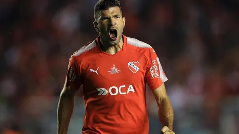 Emmanuel Gigliotti gritando un gol de Independiente.