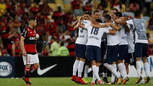 Independiente festejando en Brasil.