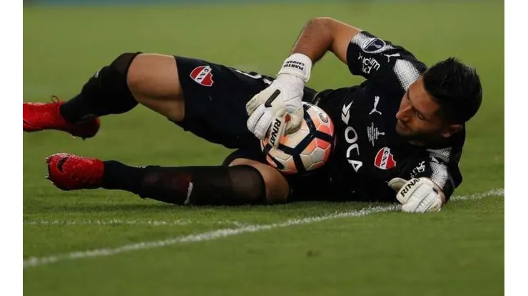 SEGURIDAD. Campaña descansa con el balón tras ahogarle el grito de gol al Flamengo.