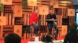 Iniesta en una breve rueda de prensa en un acto promocional.