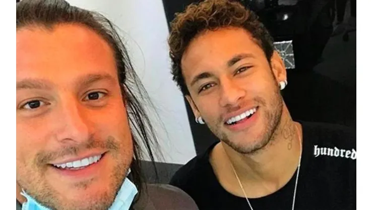 Neymar viajó a Brasil y visitó a su dentista de cabecera.