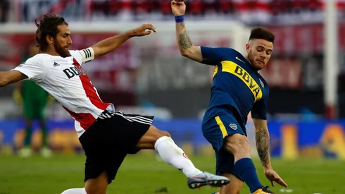 UNA FINAL APASIONANTE. Nández y Ponzio cruzan piernas en el último Superclásico.