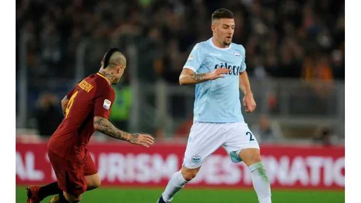 El volante serbio en un partido de Lazio.