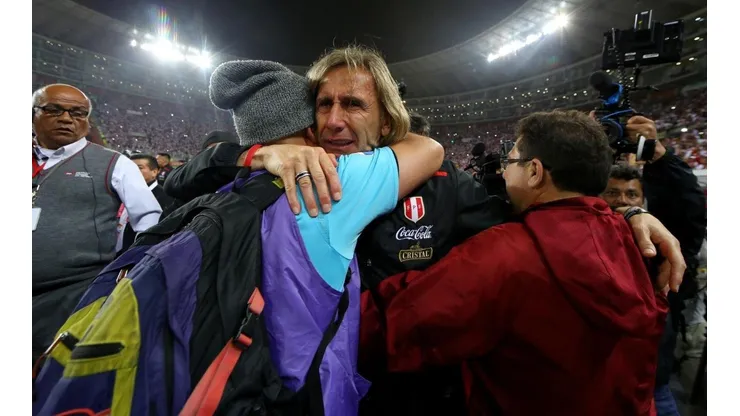 Ricardo Gareca llora de emoción tras la clasificación de Perú al Mundial.
