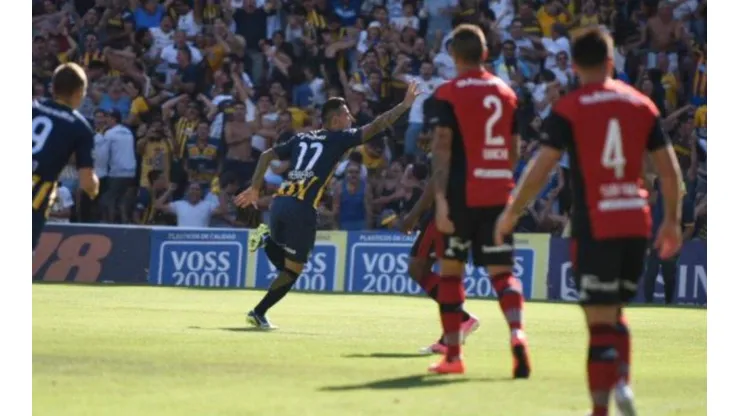 Germán Herrera celebra su tanto de cabeza.
