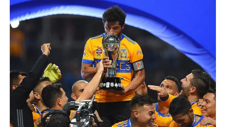 Damian Alvarez festejando el título de Tigres.