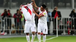 EL HOMENAJE. Tras marcarle a Nueva Zelanda en el repechaje, Farfán enseña la "9" de Paolo Guerrero.