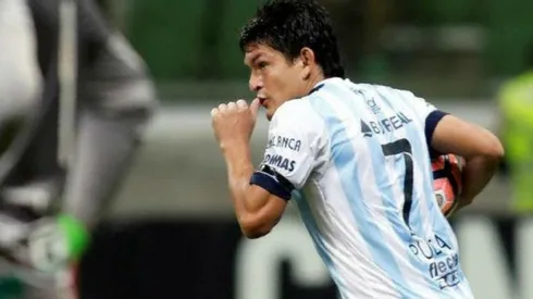 EL EMBLEMA. El "Pulga" es la máxima figura del conjunto tucumano.