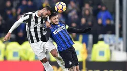 UNA SOMBRA. Benatia le gana de cabeza a Icardi, una postal de los 90 minutos.