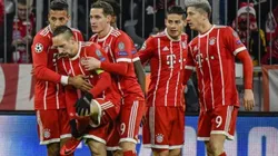 FESTEJAN LOS BÁVAROS. Todos celebran el 1-0 de Lewandowski en el Allianz Arena.