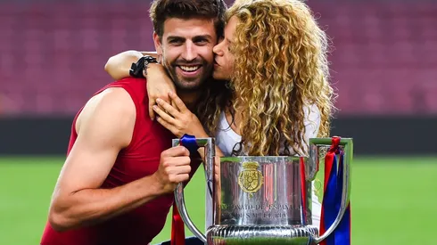 EPOCAS DE GLORIA. Shakira besa a Piqué en la coronación de la Copa del Rey.