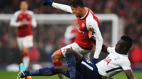 Uno de los característicos cierres del zaguero cafetero al servicio del Tottenham