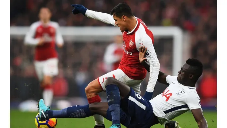 Uno de los característicos cierres del zaguero cafetero al servicio del Tottenham