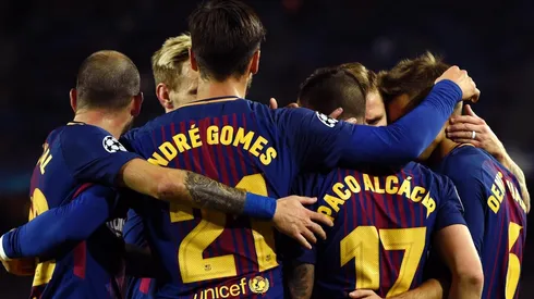 Alcácer celebra su gol junto a sus compañeros.