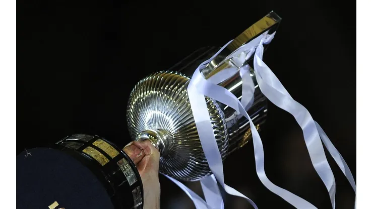 La Copa del Rey, mirando al cielo.