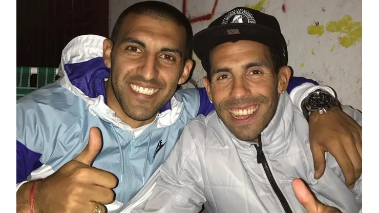 Ábila y Tevez en una juntada muy amigable.