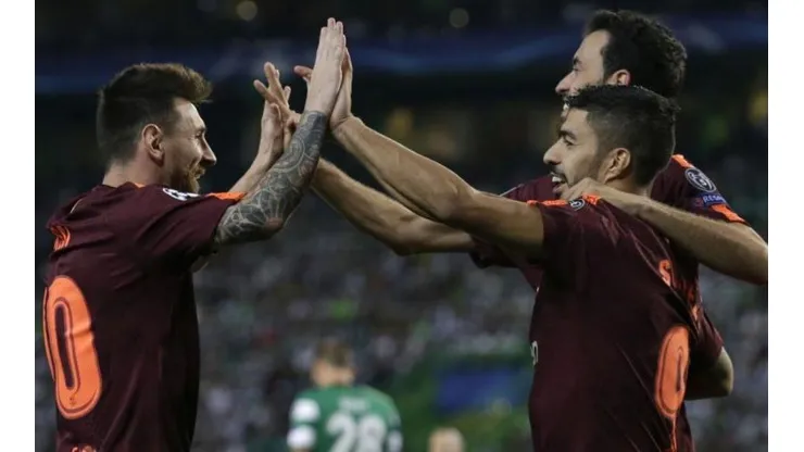 CELEBRA EL BARCELONA. Así festejaron Messi, Suárez y Busquets en Portugal contra el Sporting.