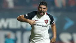 Ortigoza celebra un tanto en San Lorenzo.