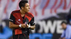 Brian Sarmiento con la camiseta de Newells ante River