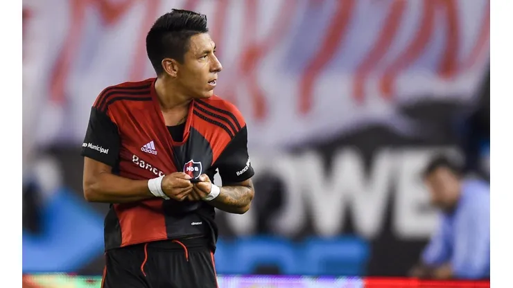Brian Sarmiento con la camiseta de Newells ante River