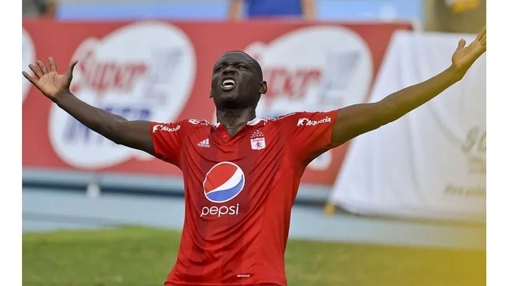 HAZAÑA. El equipo escarlata ganó la serie en un partido no apto para cardíacos que se definió desde los once pasos